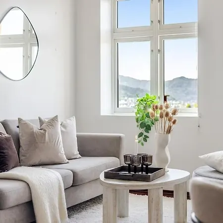 Апартаменты Charming In Sandviken With A View *