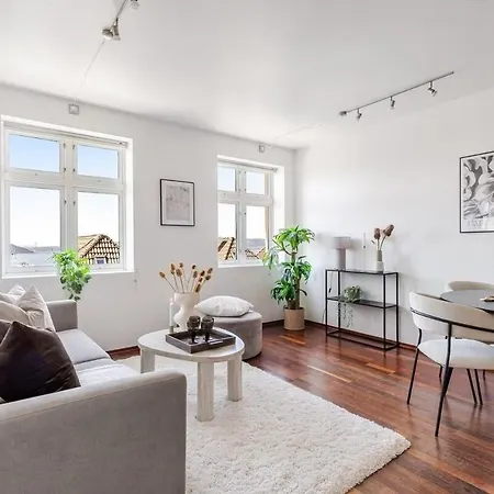 Charming In Sandviken With A View Берген